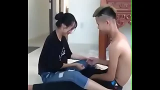 Đôi bạn hồn nhiên